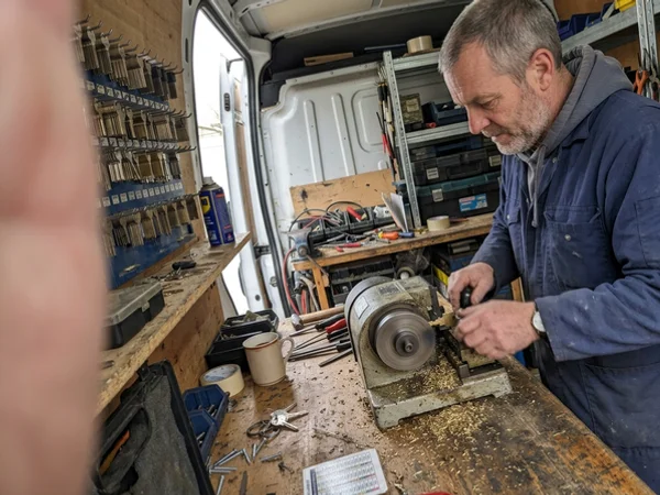 Replacement key being cut after an extraction